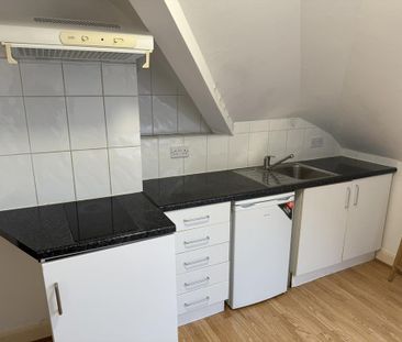 Studio to rent - Photo 2