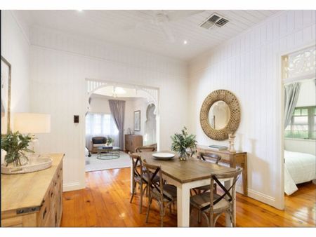 Experience Classic Queenslander Charm Combined with Modern Luxury - Photo 5