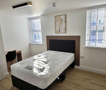 Flat 1 Room 6 - Photo 2