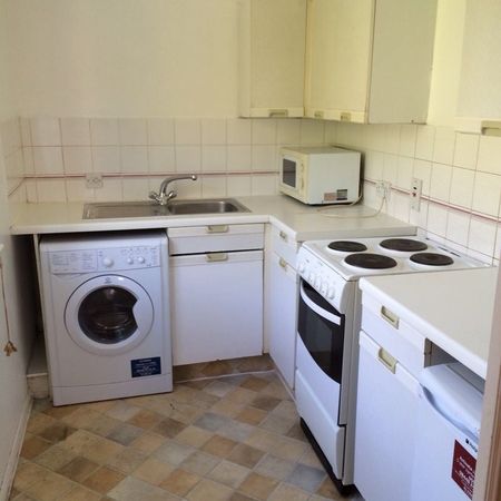 1 Bed Flat, Vicars Bridge Close, HA0 - Photo 2