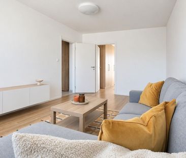 PRENAJATÝ | 2 izbový byt s balkónom, sídlisko Západ – Fotografia 3