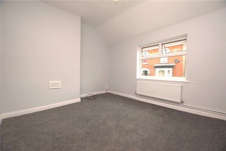 2 bedroom end of terrace house to rent - Photo 3