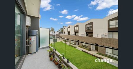 Comfort, Convenience & Contemporary Living - Photo 2