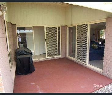 EXECUTIVE 4-BEDROOM LOWSET HOME - Photo 2