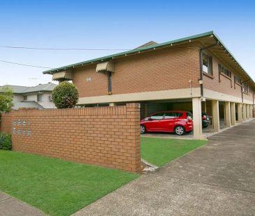 Stylish Renovated Unit in Prime Sherwood Location - Photo 3