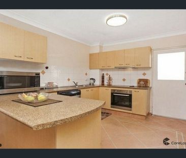 2/20 Duet Drive, Mermaid Waters, Qld 4218 - Photo 5