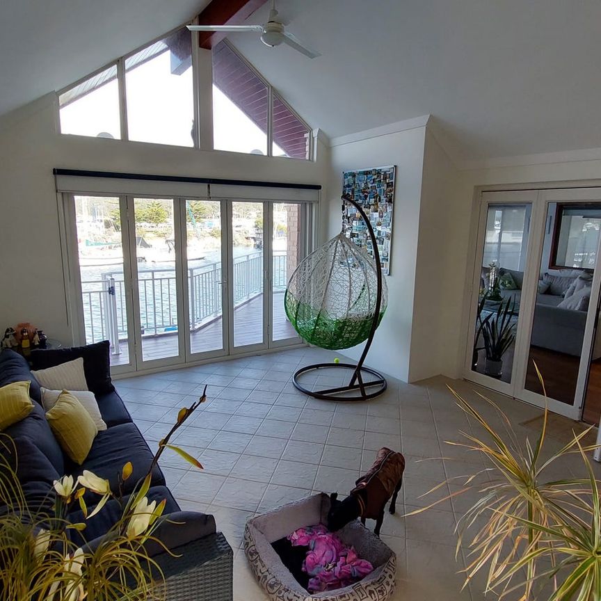 Canal Living - Photo 1