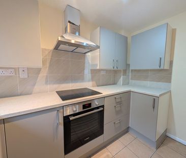 2 bedroom semi-detached house to rent - Photo 3