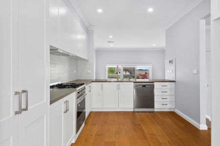 Contemporary Bowral Townhome with Picture Perfect Views! - Photo 2