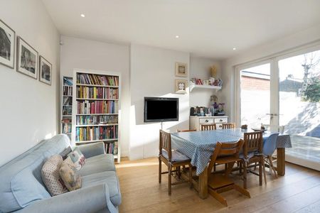 4 bedroom semi-detached house to rent - Photo 4