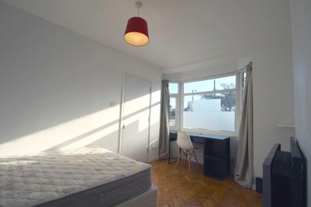 4 bedroom terraced house to rent - Photo 4