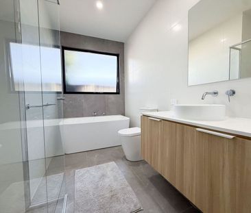 Immaculate Family Home - Photo 5