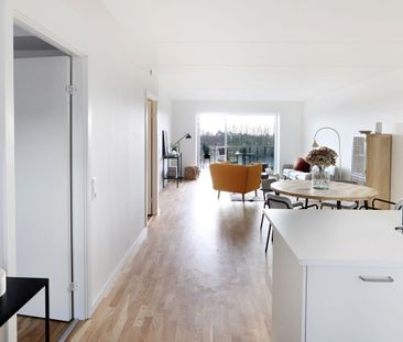 2-værelses lejlighed med solrig altan i en arkitekttegnet ejendom p... - Photo 5