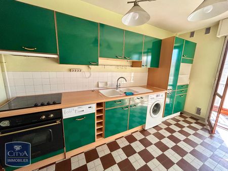 Location Appartement 4 pièces 84m² BOURG EN BRESSE 01000 - Photo 2