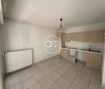 Location Appartement 2 pièces 43m² HYERES 83400 - Photo 2