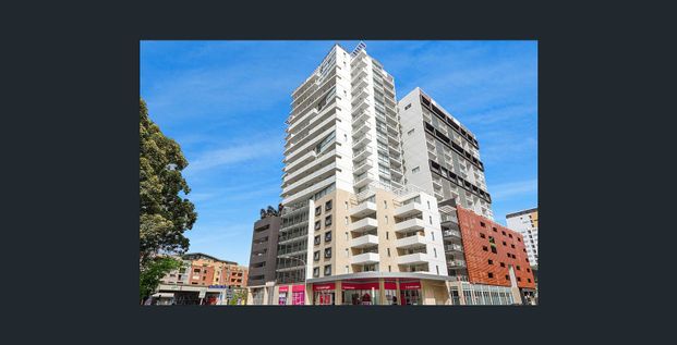 3 bedroom with 2 car space apartment with Parramatta city view for lease - Photo 1