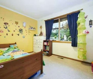 Comfortable Family Living in a Quiet Mooroolbark Location - Photo 4