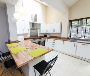 Station Parade, Headingley, Leeds - Photo 2