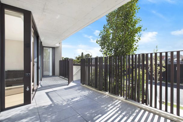 NEWMARKET - OVERSIZED COURTYARD RESIDENCE WITH DIRECT ACCESS FROM STREET - Photo 1