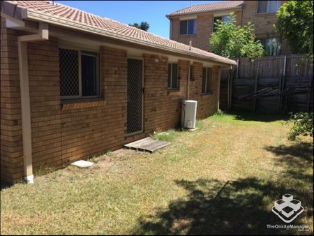 TWO BEDROOMS TOWNHOUSE WITH VINLY FLOOR AND AIR CONDITION - Photo 4