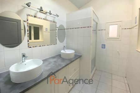 A LOUER MAISON T3 87,49 M2 HABITABLES PROCHE CENTRE-VILLE RO - Photo 5