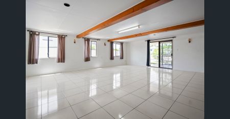 Spacious Family Home in Central Bundaberg West - Photo 3