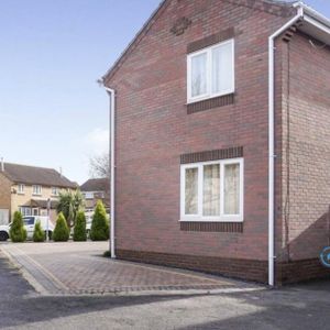 4 bedroom detached house to rent - Photo 2