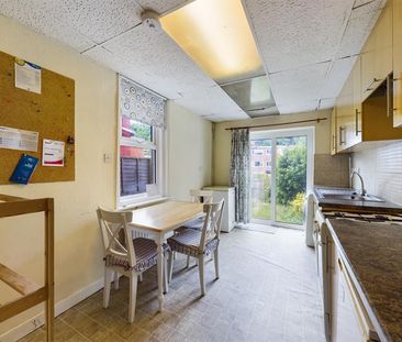 3 bedroom Flat To Let - Photo 6