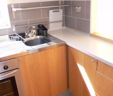 Lea Park Gardens, Stourton Grange, Leeds, West Yorkshire, LS10 - Photo 2