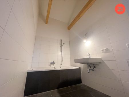Wohnen mit Flair - 4 Zimmerwohnung im Dachgeschoss mit Küche und Balkon - Foto 5