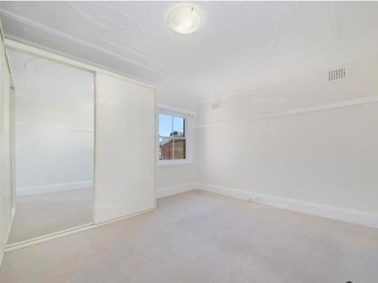 ABSOLUTE BEACHFRONT SEMI SIZED DECO APARTMENT WITH VIEWS... - Photo 1