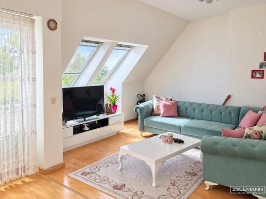 Hell und ruhig – Dachgeschosswohnung mit Südterrasse | ZELLMANN IMMOBILIEN - Photo 1