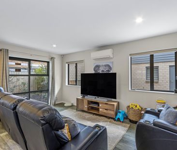Modern townhouse close to city - Photo 2