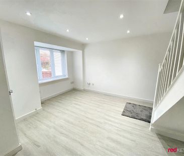 2 bedroom end of terrace house to rent - Photo 1