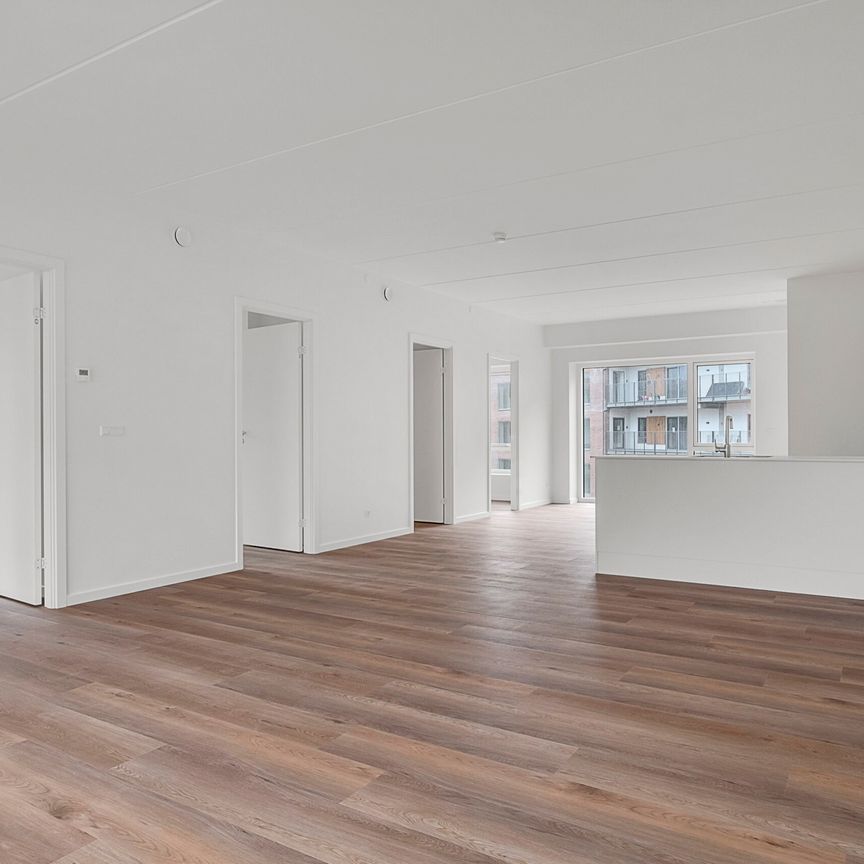 Moderne 4-værelses lejlighed med altan og fjordudsigt - Photo 1