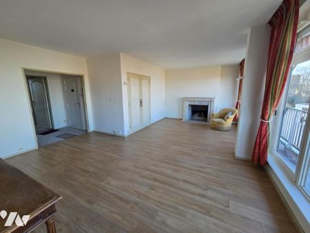 MOUVAUX - A 2 PAS DU CENTRE ET DU TRAMWAY - APPARTEMENT DE 129 M2 AVEC BALCON, CAVE ET GARAGE - Photo 4