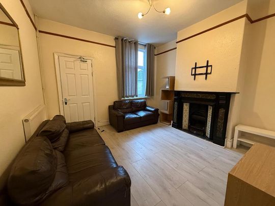 4 bedroom terraced house to rent - Photo 1