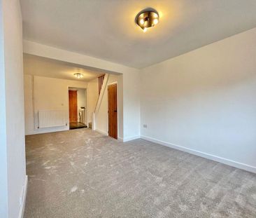 2 bedroom end of terrace house to rent - Photo 2