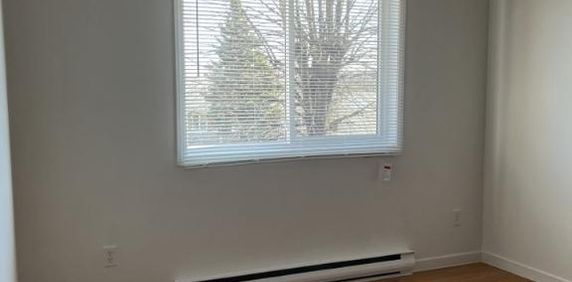 Granby 3 1/2 libre immédiatement Pas animaux Non Fumeur 55 ans Plus - Photo 2