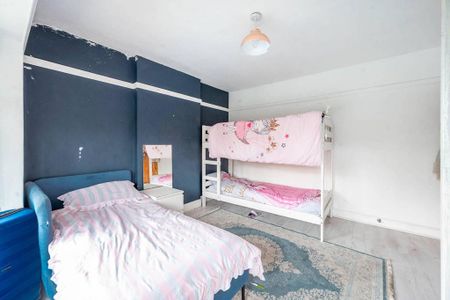 4 bedroom semi-detached house to rent - Photo 5