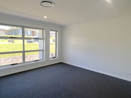 MODERN 4 BEDROOM HOME IN POTTERS LANE - Photo 3