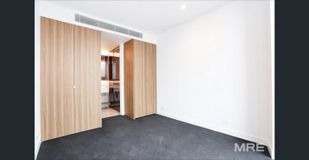 Sky high 2 bed+study/bedroom apartment with amazing views - Photo 3