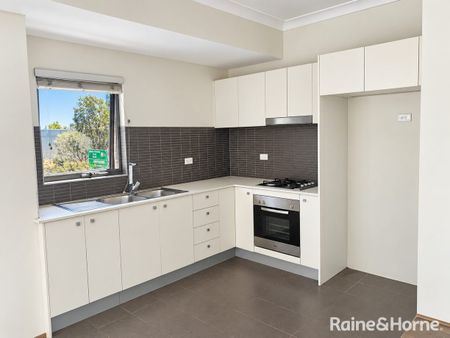 1 Bedroom Apartment in the heart of Homebush West - - Photo 4