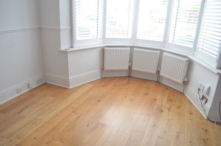 3 Bed Terraced House, Dalmeny Avenue, SW16 - Photo 2