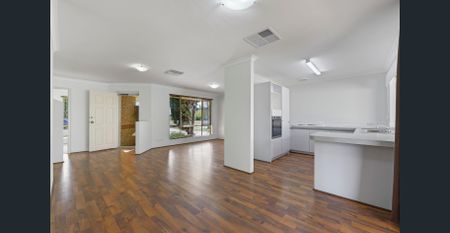 Spacious family home in a quiet, convenient location - Photo 4