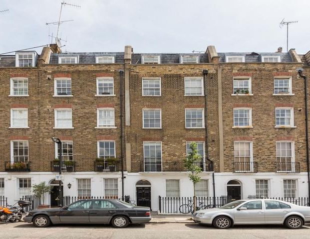 Newly painted two double bedroom flat by Regents Park and mins to tube! - Photo 1