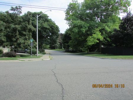 Detached Home For Lease | N9244900 - Photo 5