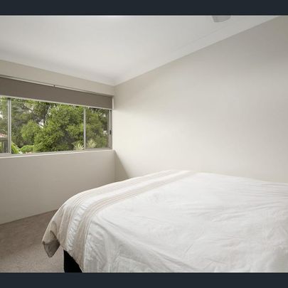 Stylish Renovated Unit in Prime Sherwood Location - Photo 1