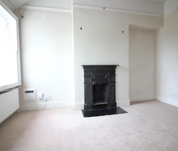 Evelyn Grove, Southall - Photo 1