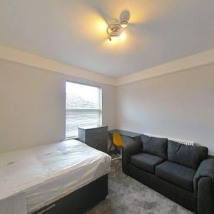 Groovy Towers, Leicester Road, Loughborough, LE11 - Photo 2